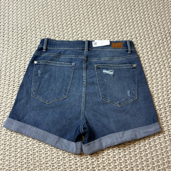 NWT JUDY BLUE Distressed Cuffed Denim Shorts Size 1XL - Picture 4 of 4
